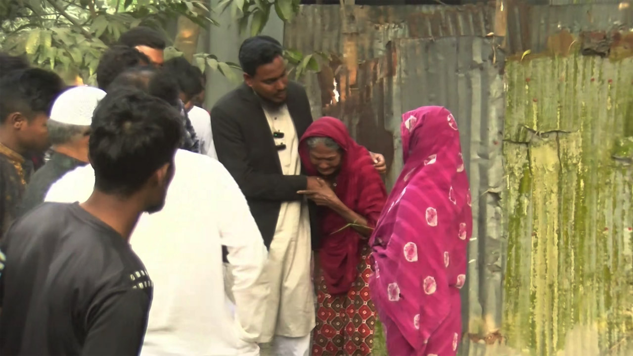 হারাগাছে ক্ষতিগ্রস্তদের পাশে এমপি আখতার