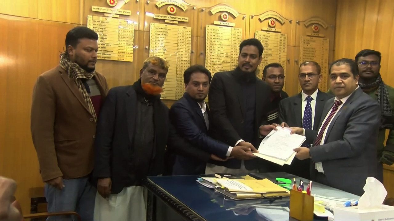 মনোনয়ন পত্র জমা দিলেন এনসিপির আখতার হোসেন