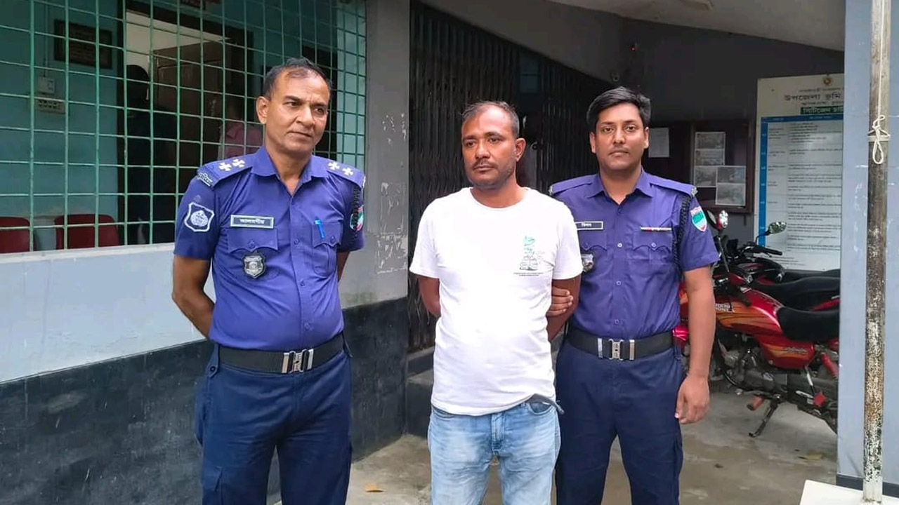 আলমডাঙ্গায় সাংবাদিক পরিচয়ে চাঁদা দাবি : ভ্রাম্যমাণ আদালতে যুবকের কারাদণ্ড