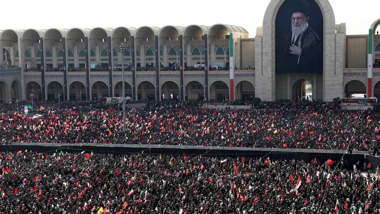 গ্র্যান্ড মোসাল্লায় মানুষের ঢল