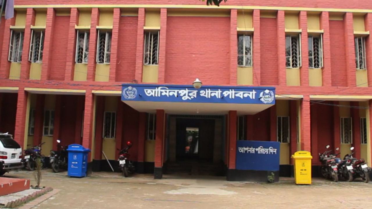 পাবনায় ট্রাক-মোটরসাইকেলের মুখোমুখি সংঘর্ষ, নিহত ২