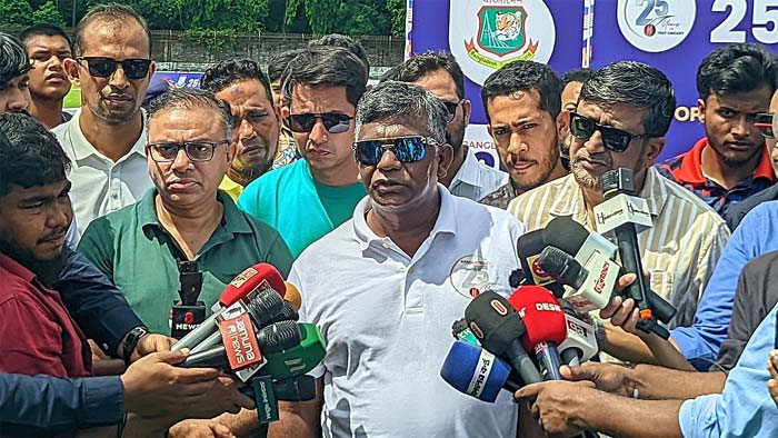 কথা বলছেন আমিনুল ইসলাম বুলবুল