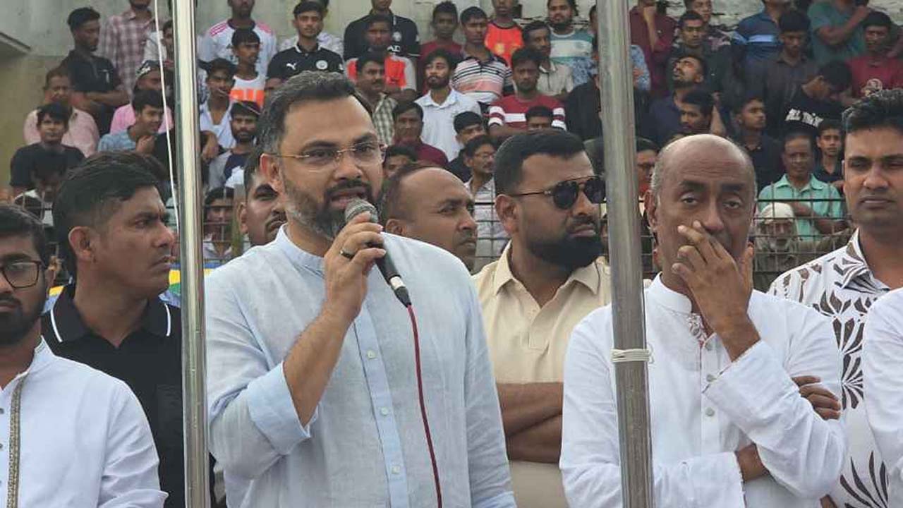 ঝিনাইদহ জেলা পরিষদ গোল্ডকাপ ফুটবল টুর্নামেন্ট–২০২৬-এর ফাইনাল খেলার পুরস্কার বিতরণী অনুষ্ঠানে কথা বলেন আমিনুল হক