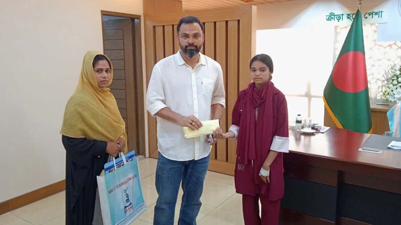 কাবাডি খেলোয়াড় মিথিলাকে আর্থিক সহায়তা দিলেন ক্রীড়া প্রতিমন্ত্রী