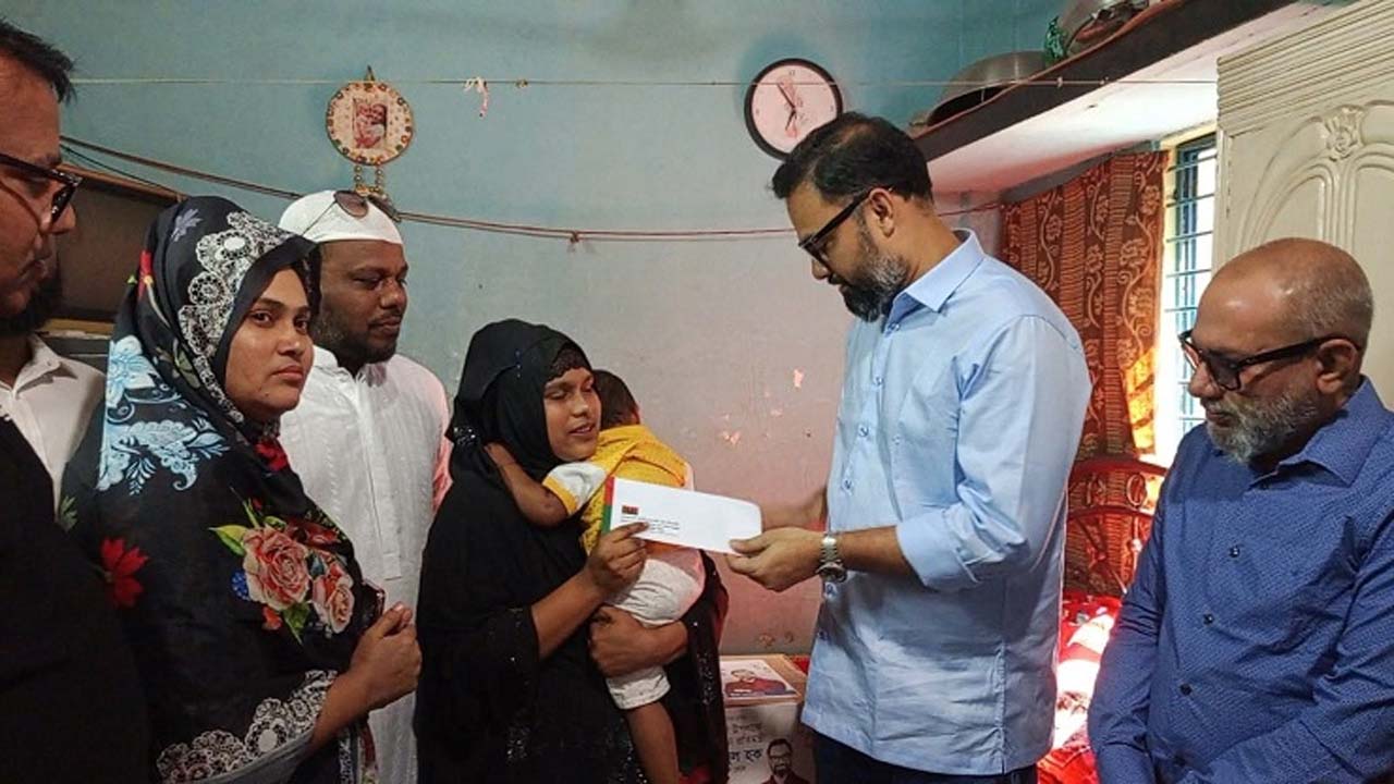 গুম ও শহীদ পরিবারের পাশে ক্রীড়া প্রতিমন্ত্রী আমিনুল হক