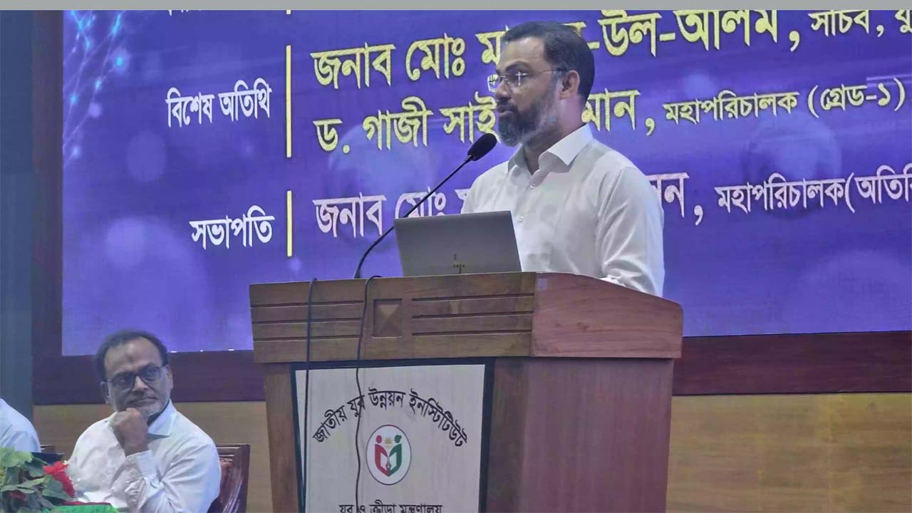 বক্তব্য দেন যুব ও ক্রীড়া প্রতিমন্ত্রী মো: আমিনুল হক