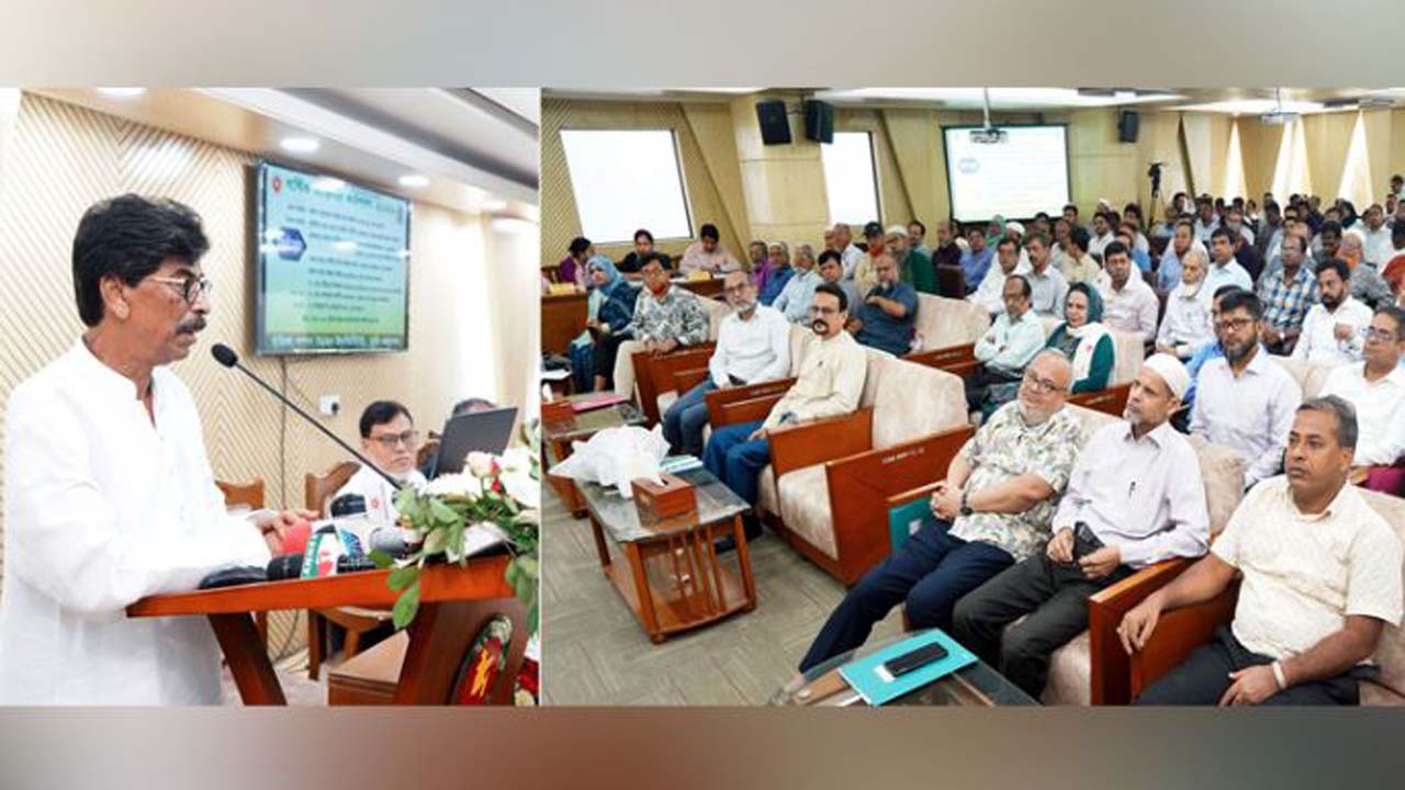বক্তব্য রাখছেন কৃষিমন্ত্রী মোহাম্মদ আমিন উর রশিদ