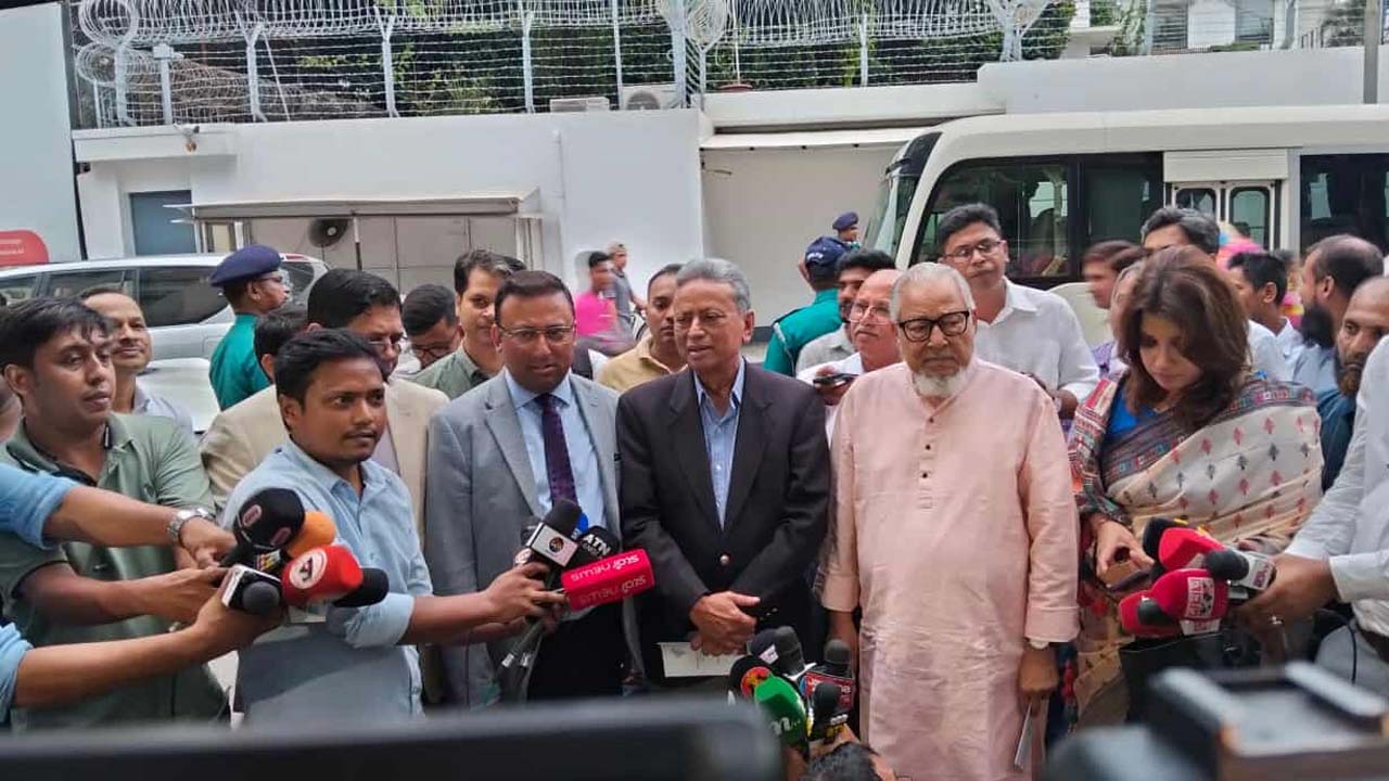 ইইউ-এর উচ্চ পর্যায়ের প্রতিনিধিদলের সাথে বিএনপির বৈঠক শেষে আমীর খসরু