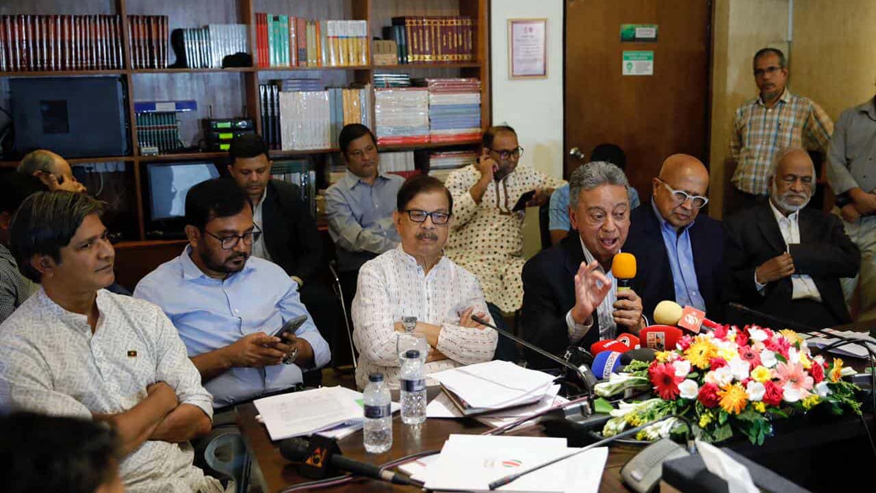 আলোচনা সভায় আমীর খসরু মাহমুদ চৌধুরী