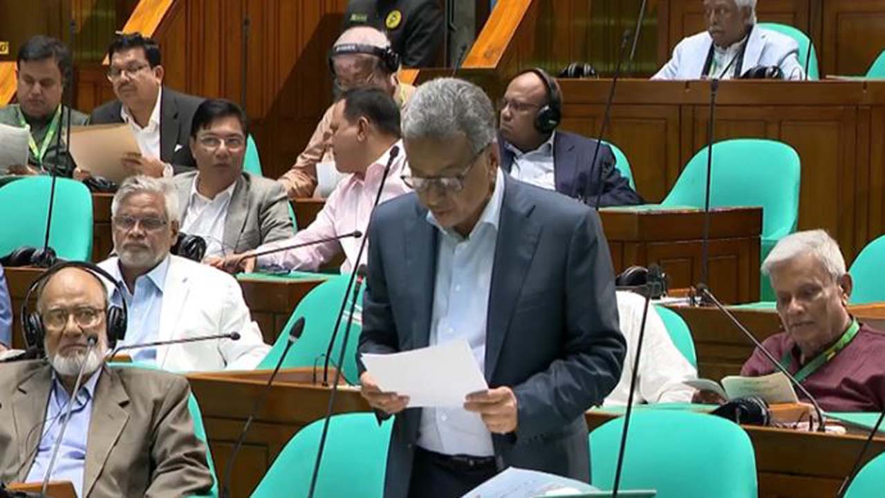 অর্থমন্ত্রী আমির খসরু মাহমুদ চৌধুরী