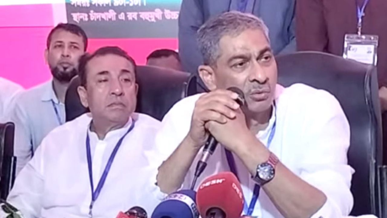 বক্তব্য রাখছেন শহীদ উদ্দিন চৌধুরী এ্যানি