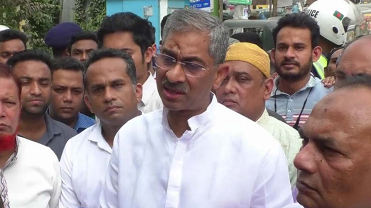 বক্তব্য দেন পানিসম্পদ মন্ত্রী মো: শহীদউদ্দীন চৌধুরী এ্যানি