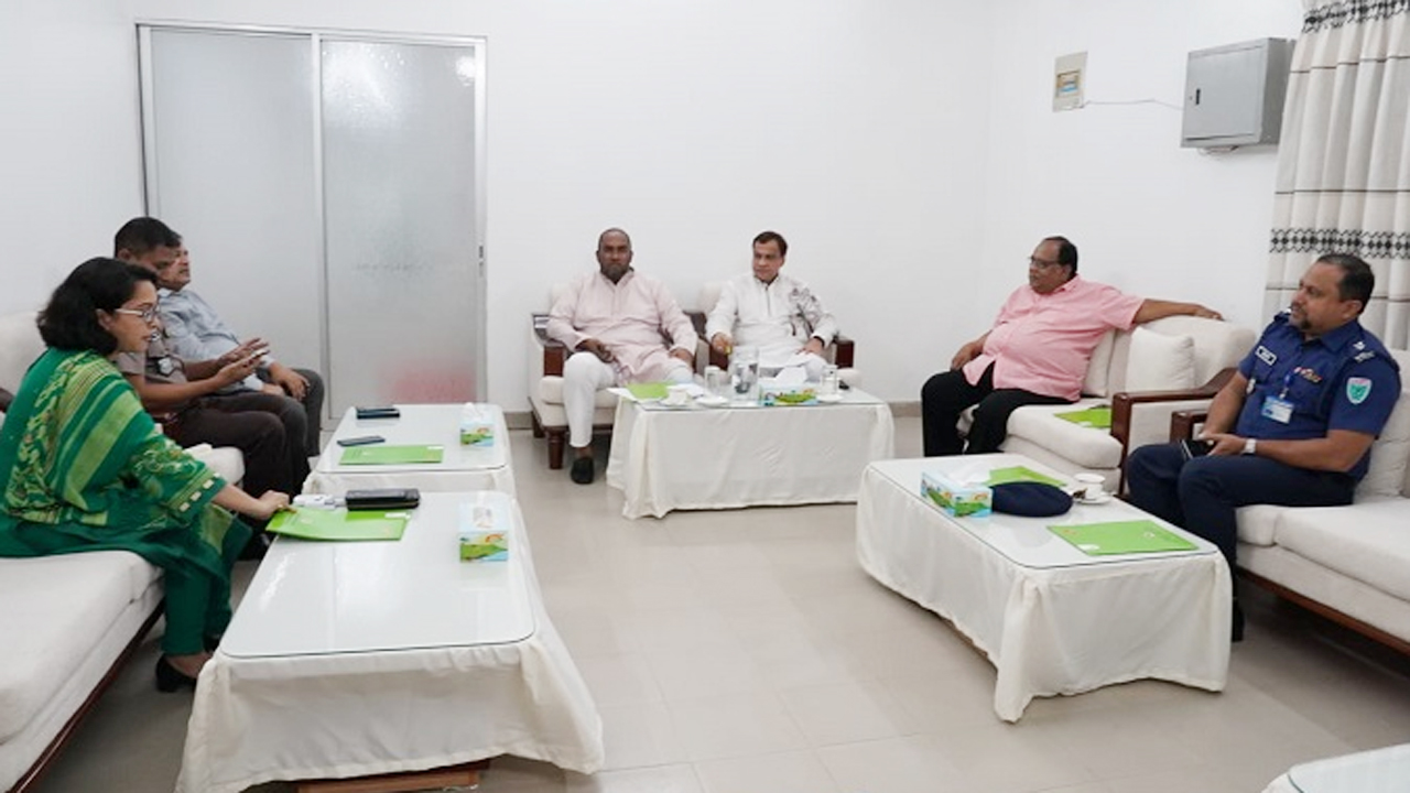সিলেট সার্কিট হাউসে ঐতিহ্যবাহী বিভিন্ন মাজারের সার্বিক ব্যবস্থাপনা ও উন্নয়নসংক্রান্ত কমিটির সভা অনুষ্ঠিত হয়
