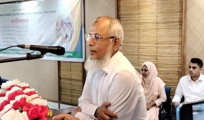 অনুষ্ঠানে বক্তব্য রাখছেন ইসি মো: আনোয়ারুল ইসলাম সরকার