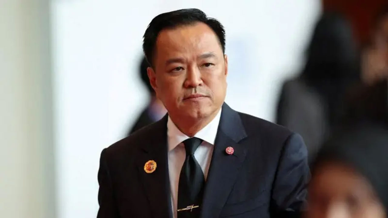 থাইল্যান্ডের প্রধানমন্ত্রী অনুতিন চার্নভিরাকুল