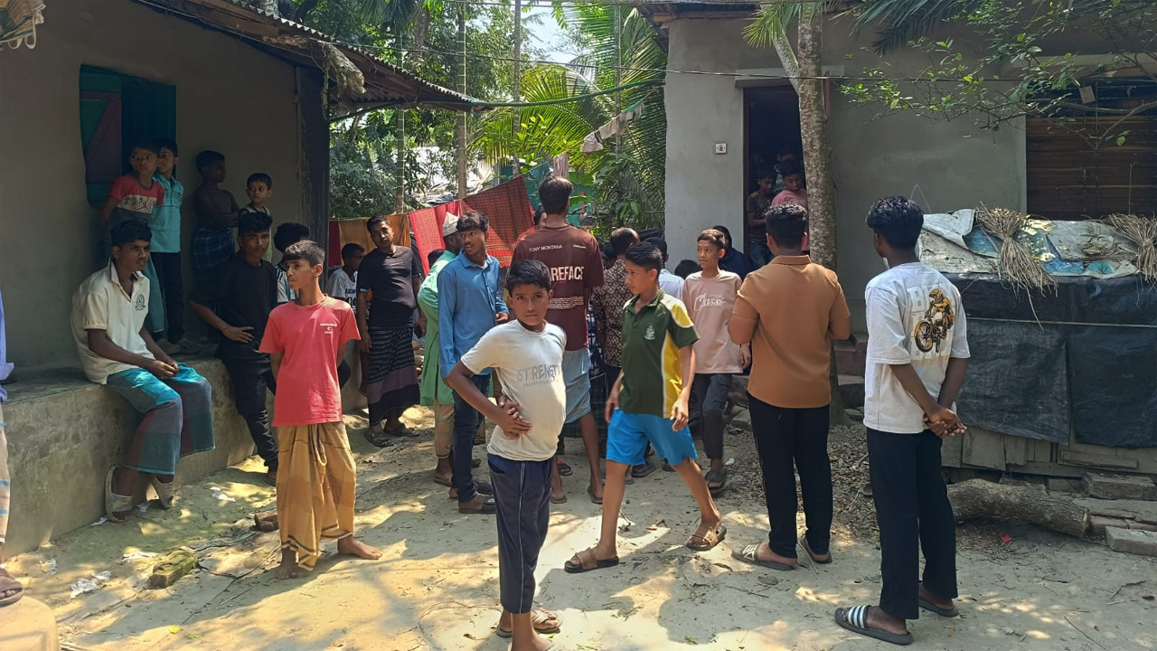 আনোয়ারায় গৃহবধূর ঝুলন্ত লাশ উদ্ধার, স্বজনদের অভিযোগ পরিকল্পিত হত্যা