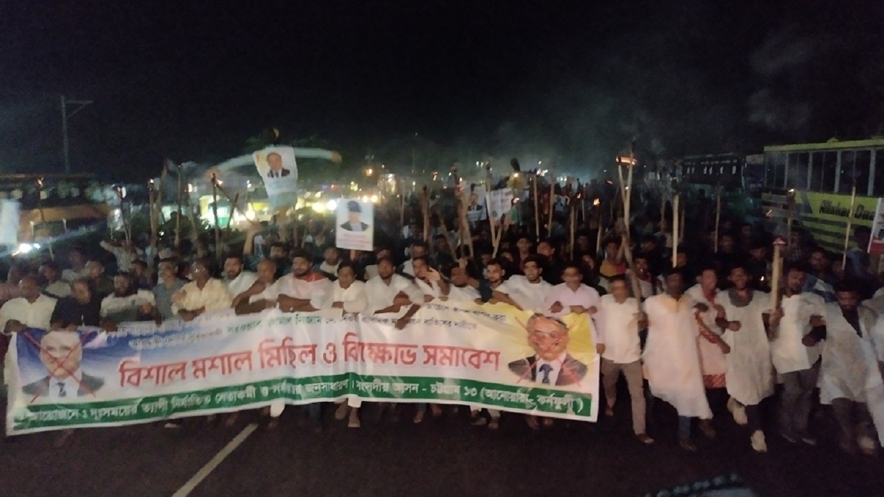 চট্টগ্রাম-১৩ আসনে প্রার্থী পরিবর্তনের দাবিতে বিএনপির বিক্ষোভ ও কুশপুত্তলিকা দাহ