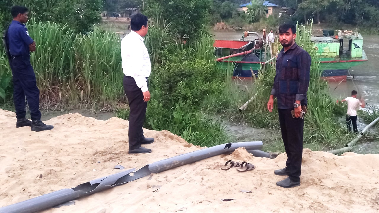 অবৈধ বালু উত্তোলনের বিরুদ্ধে উপজেলা প্রশাসনের অভিযান