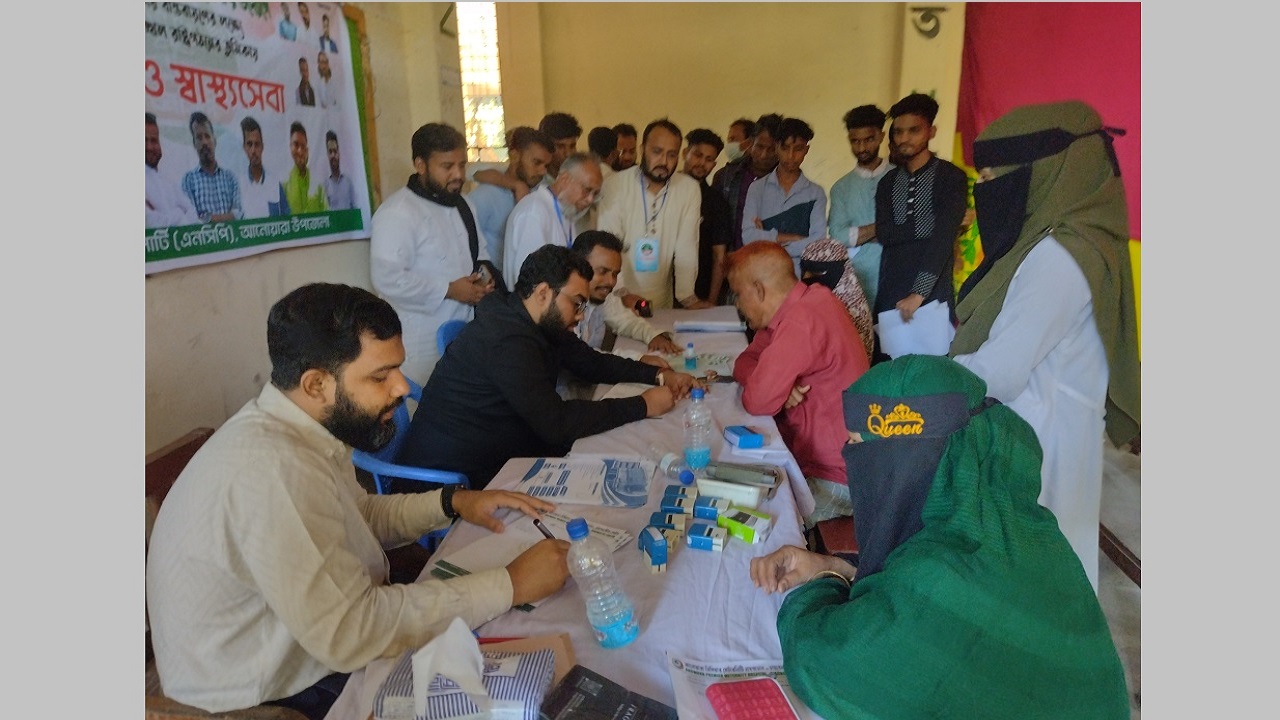 আনোয়ারায় উপকূলীয় ৫০০ জনকে বিনামূল্যে এনসিপির চিকিৎসা সেবা