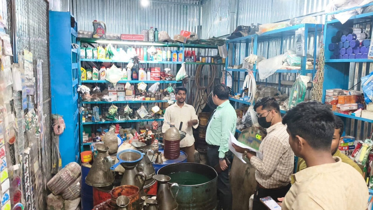 আনোয়ারায় জ্বালানি তেলের দাম নিয়ন্ত্রণে মোবাইল কোর্ট