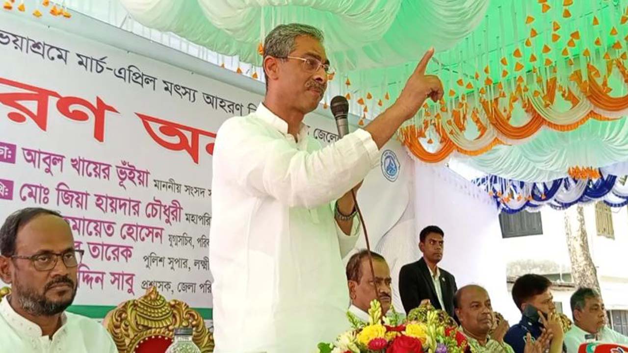 অনুষ্ঠানে বক্তব্য রাখছেন পানিসম্পদমন্ত্রী মো: শহীদউদ্দীন চৌধুরী এ্যানি