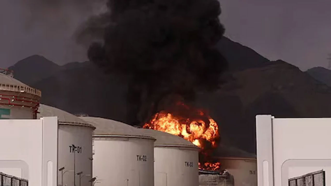 সংযুক্ত আরব আমিরাতের একটি শিল্পাঞ্চলে আগুন