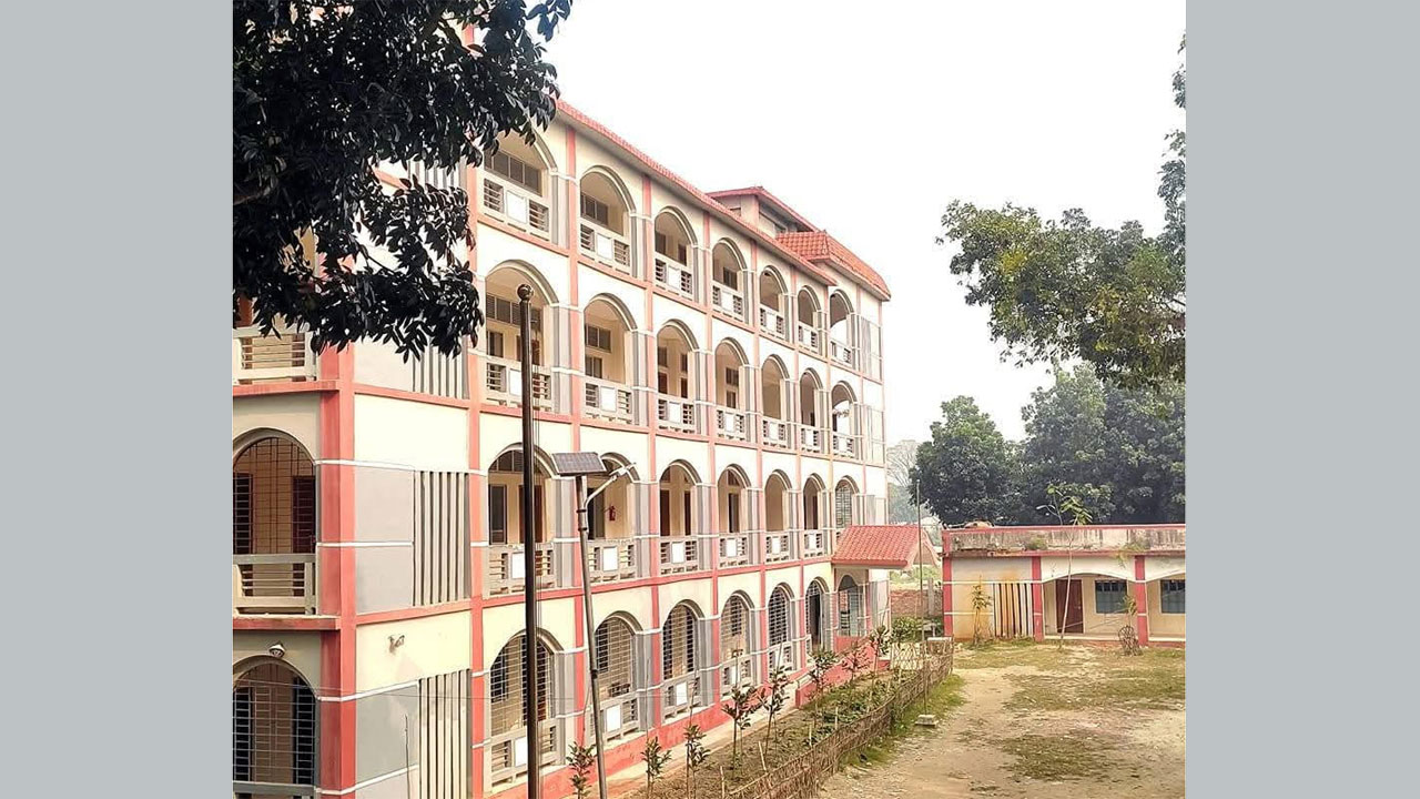 আড়াইহাজারের শম্ভুপুরা উচ্চ বিদ্যালয় কেন্দ্রে