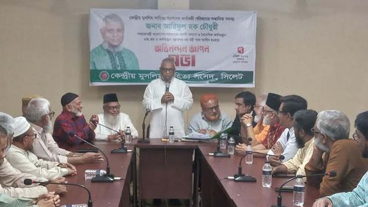 কথা বলছেন প্রবাসী কল্যাণ ও বৈদেশিক কর্মসংস্থান এবং শ্রম ও কর্মসংস্থান মন্ত্রী আরিফুল হক চৌধুরী