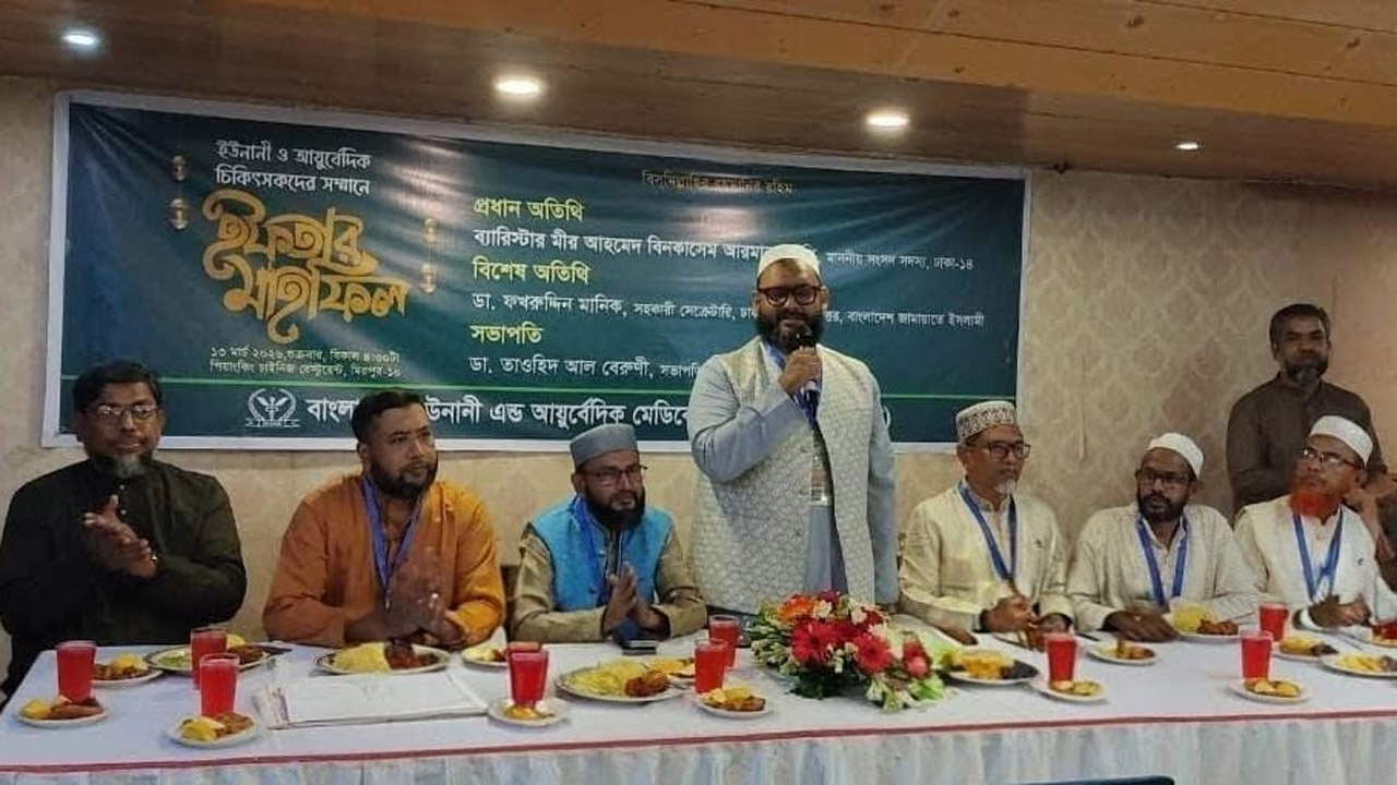 বক্তব্য রাখছেন ব্যারিস্টার মীর আহমাদ বিন কাসেম (আরমান)