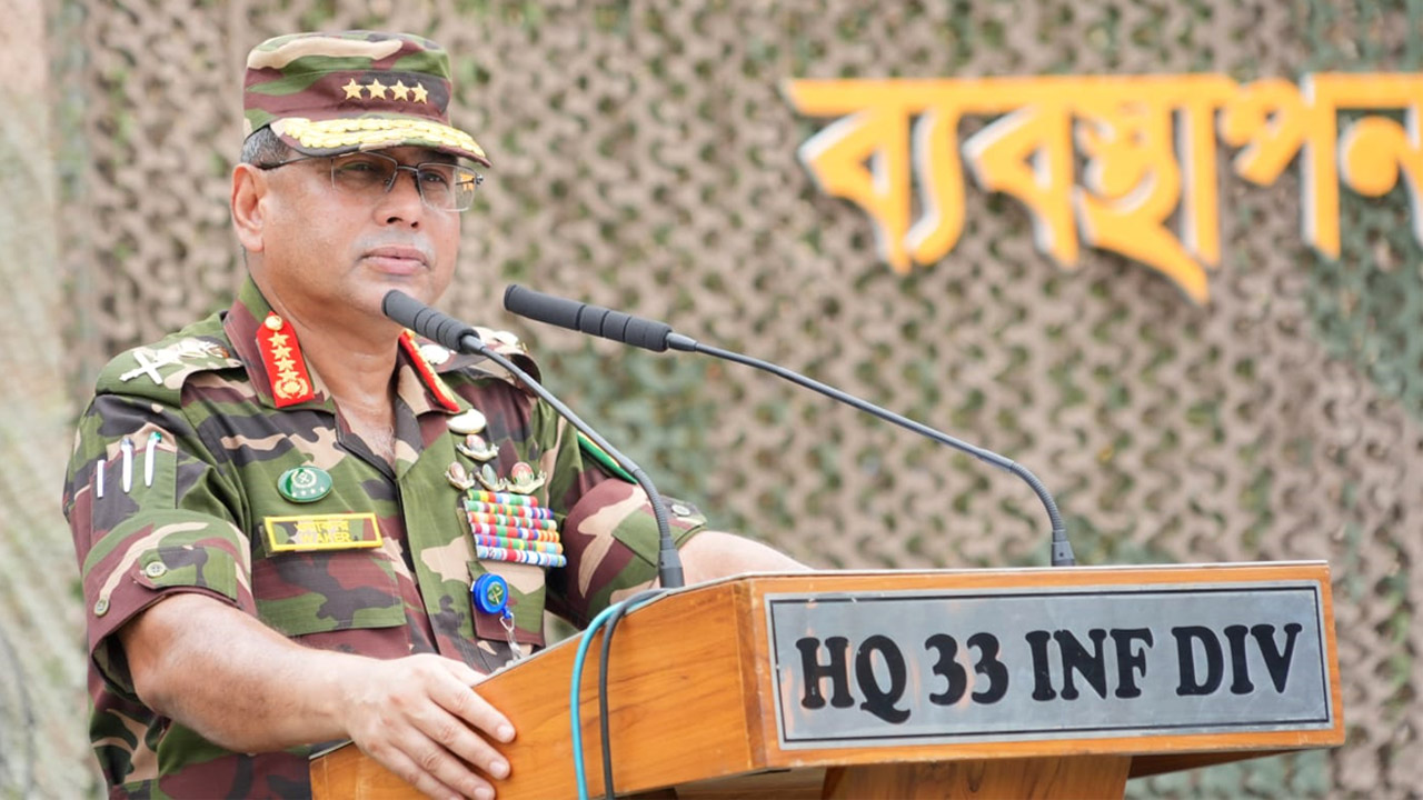 বক্তব্য রাখছেন সেনাপ্রধান জেনারেল ওয়াকার-উজ-জামান
