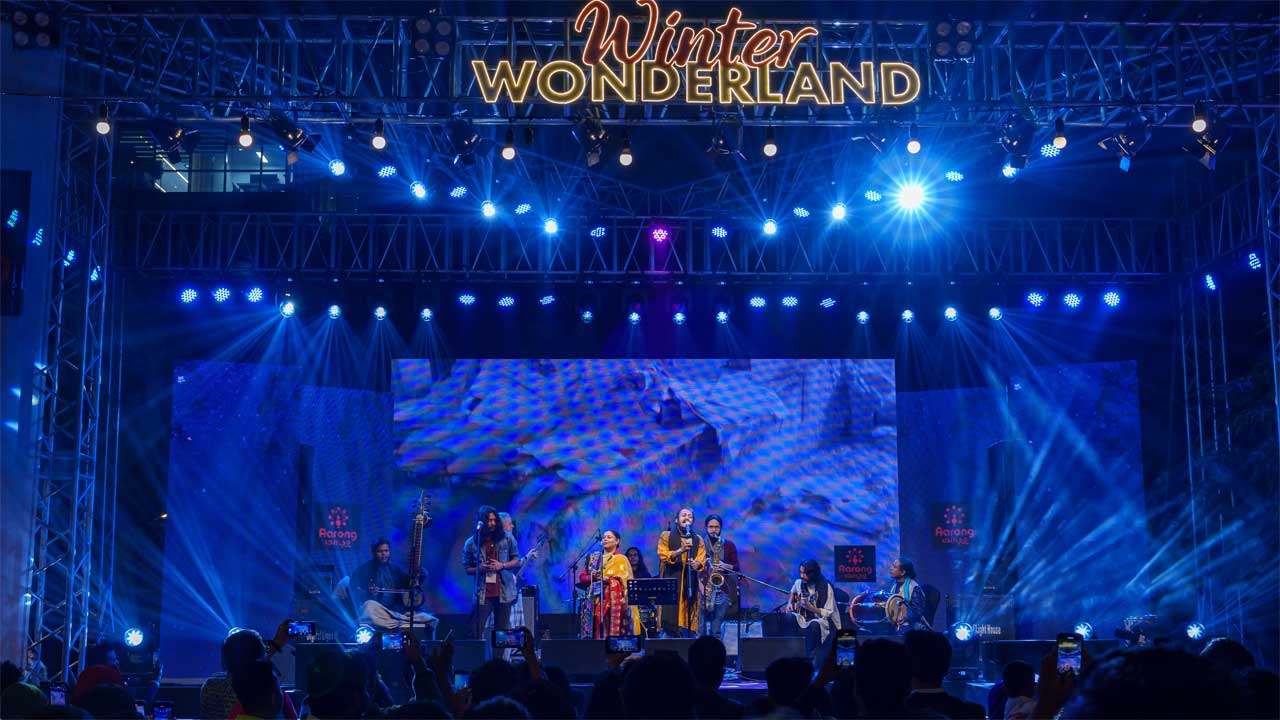 আড়ংয়ে চলছে কারুশিল্প উৎসব