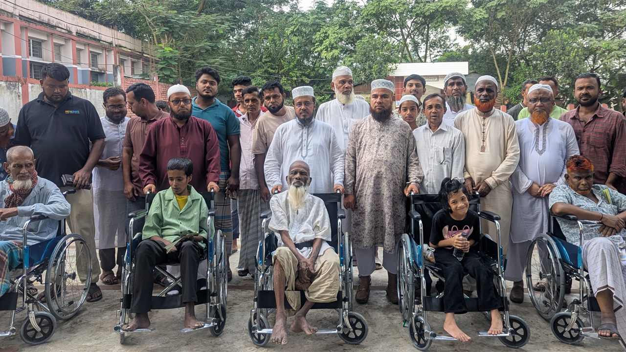আশুগঞ্জে প্রতিবন্ধীর মাঝে হুইলচেয়ার বিতরণ করেছে বাংলাদেশ জামায়াতে ইসলামী ।