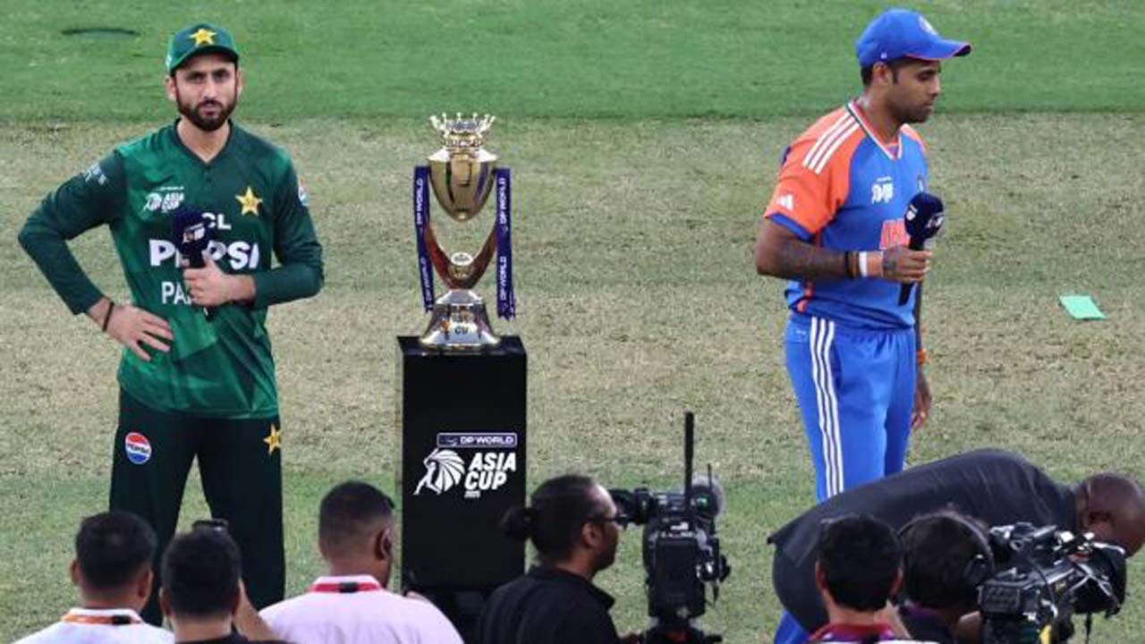 এশিয়া কাপের ট্রফি এখনো হাতে পায়নি ভারত