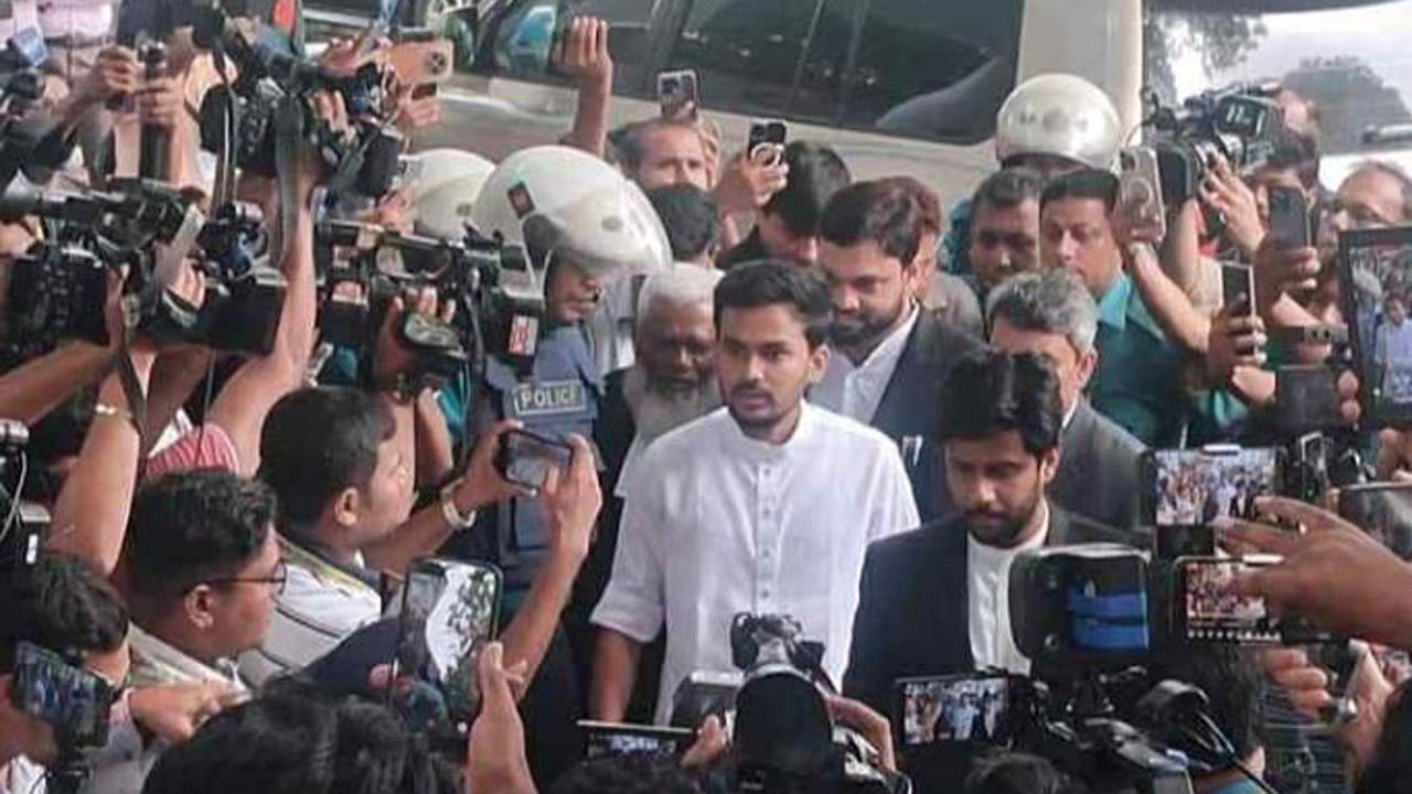 আন্তর্জাতিক অপরাধ ট্রাইব্যুনালে সাক্ষ্য দিতে হাজির হয়েছেন উপদেষ্টা আসিফ মাহমুদ