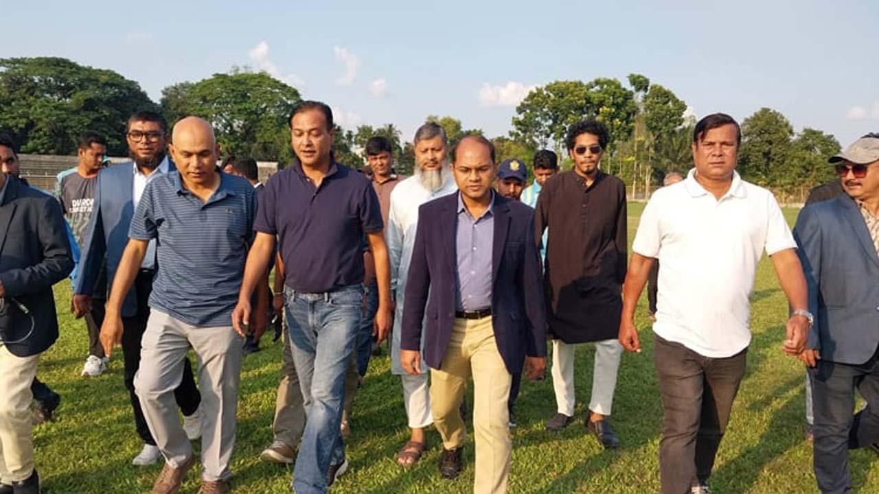 লালমনিরহাট স্টেডিয়াম মাঠ পরিদর্শন শেষে আসিফ আকবর