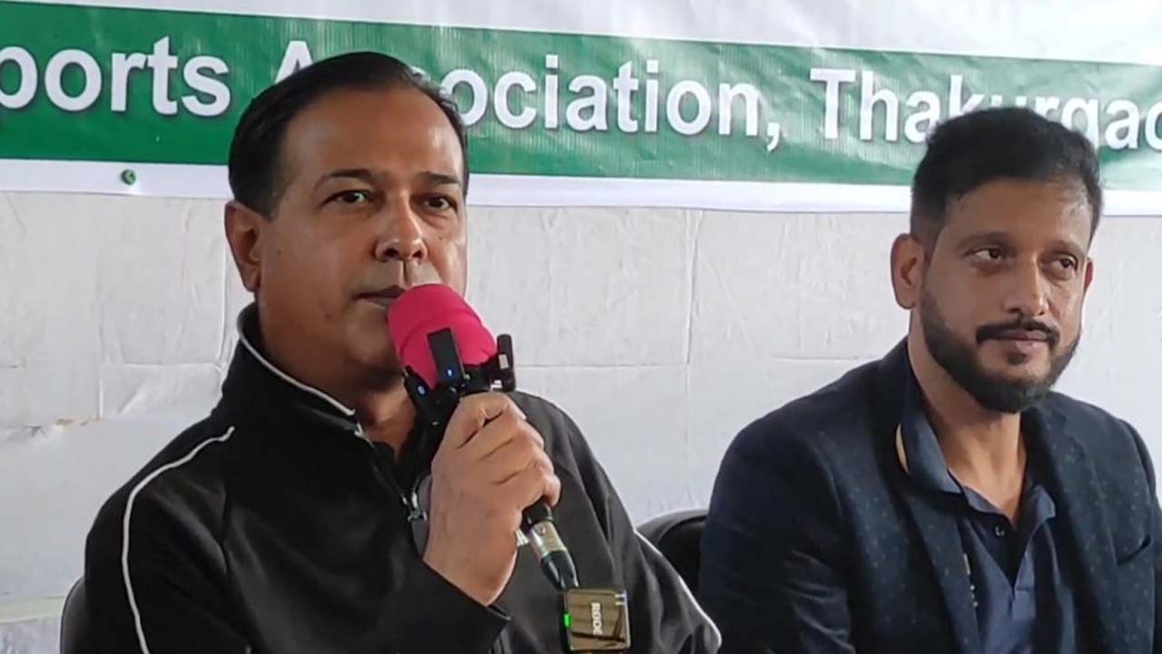 ঠাকুরগাঁও জেলা স্টেডিয়াম পরিদর্শন শেষে কথা বলেছেন আসিফ আকবর