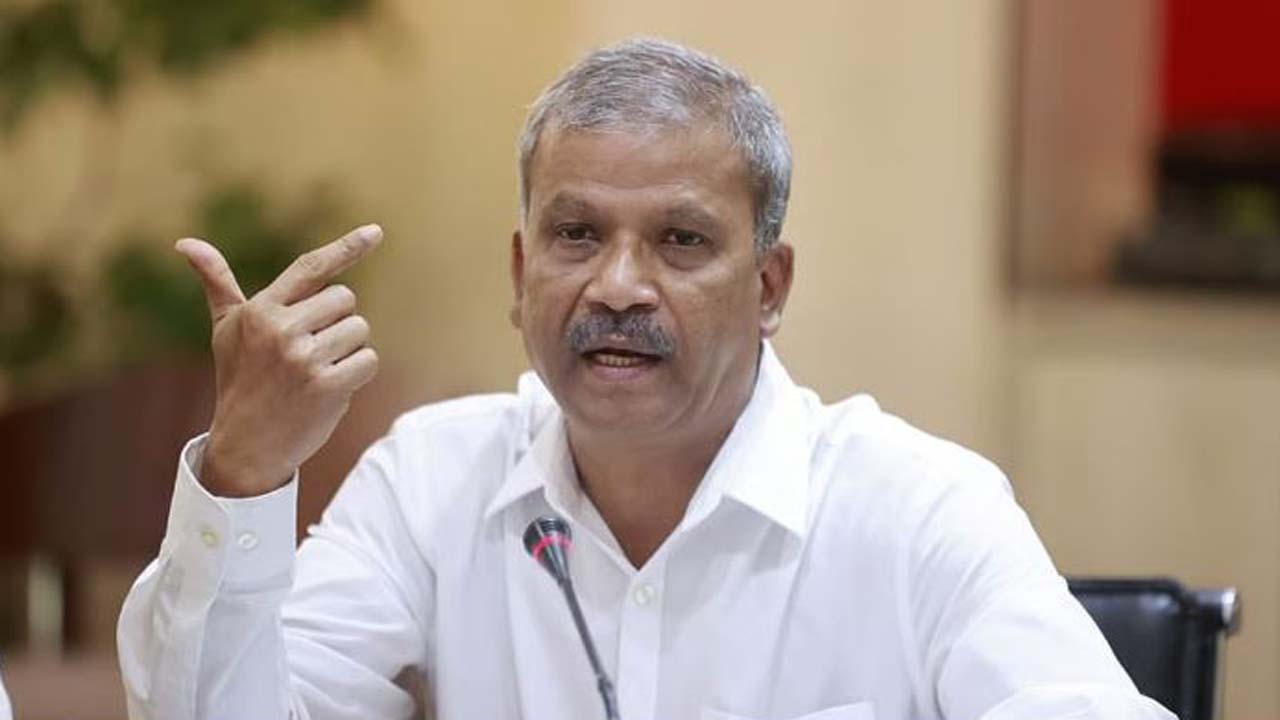 প্রবাসী কল্যাণ ও বৈদেশিক কর্মসংস্থান উপদেষ্টা অধ্যাপক ড. আসিফ নজরুল