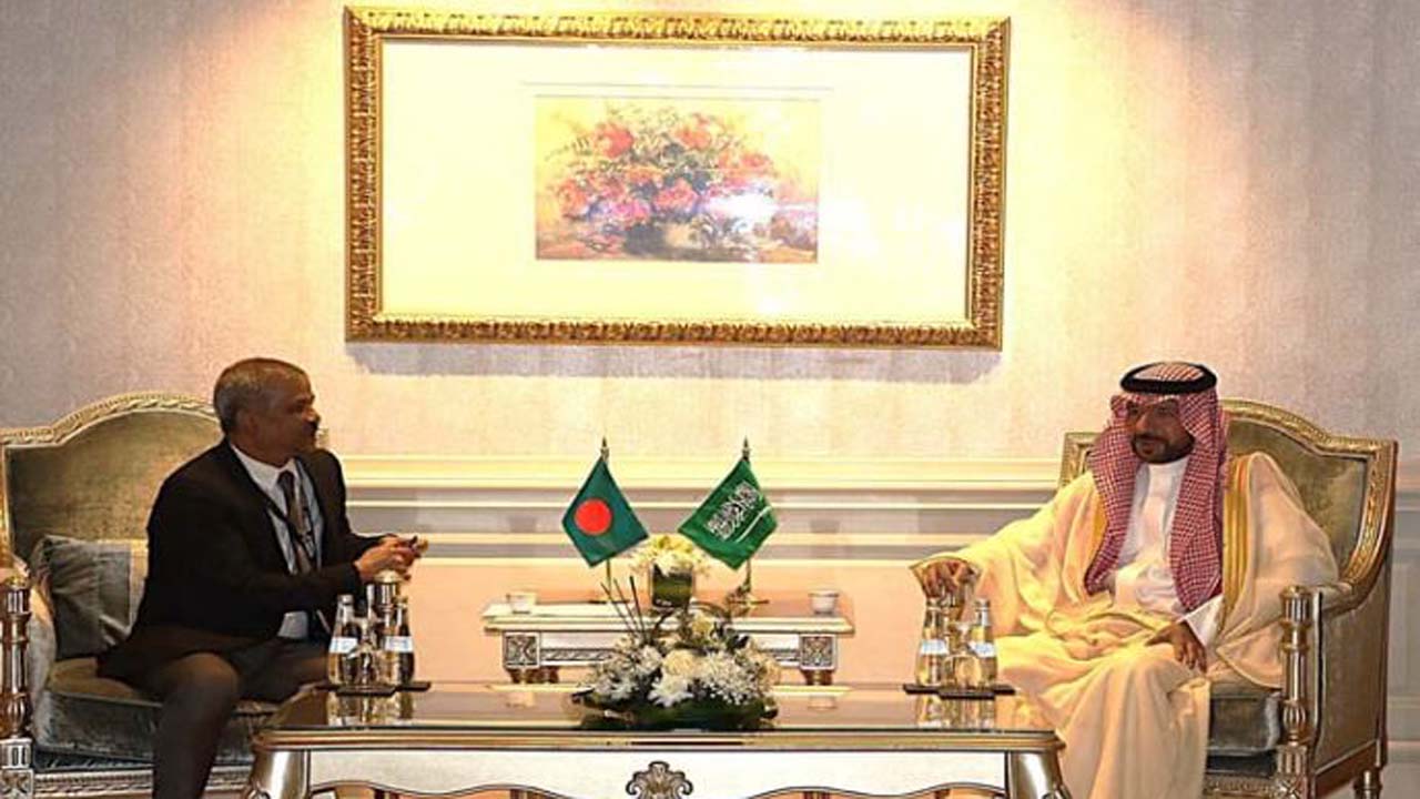 ড. আবদুল্লাহ বিন নাসের আবুথনাইনের সাথে বৈঠকে ড. আসিফ নজরুল