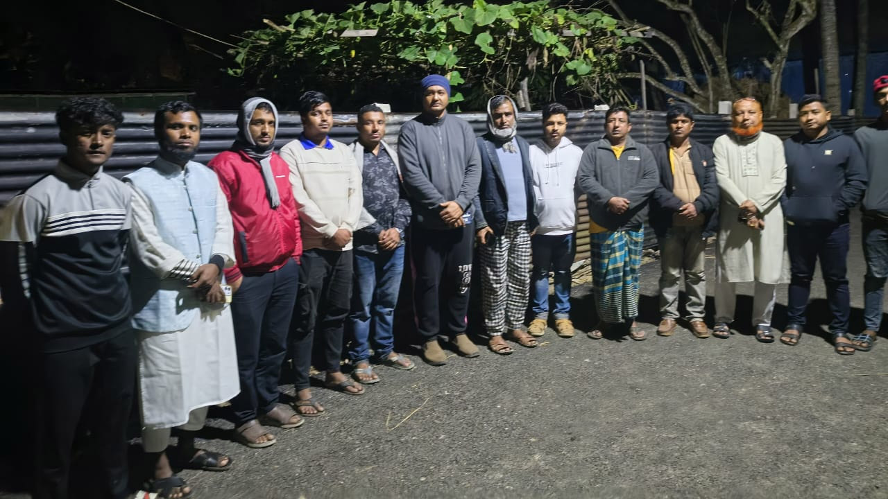 মুরাদনগরে আসিফ মাহমুদের বাড়ি পাহারায় বিএনপি নেতারা