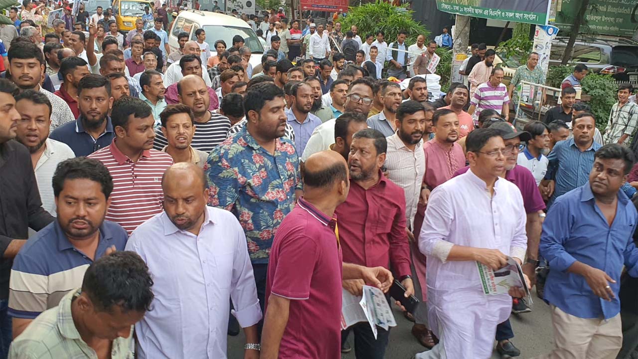 রাজধানীতে বিএনপি ও সহযোগী সংগঠনগুলোর লিফলেট বিতরণ এবং গণসংযোগ কর্মসূচি