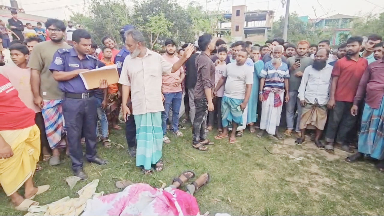 ঘটনাস্থলে পুলিশ