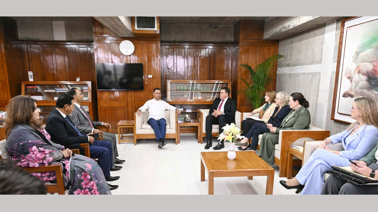 বিকেল ৩টায় সংসদ ভবনে প্রধানমন্ত্রীর কার্যালয়ে এই সাক্ষাৎ অনুষ্ঠিত হয়