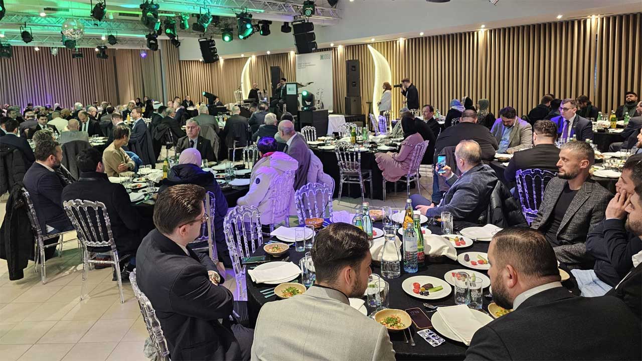 অস্ট্রিয়ায় ইসলামিক রিলিজিয়াস অথরিটির উদ্যোগে ইফতার মাহফিল অনুষ্ঠিত হয়