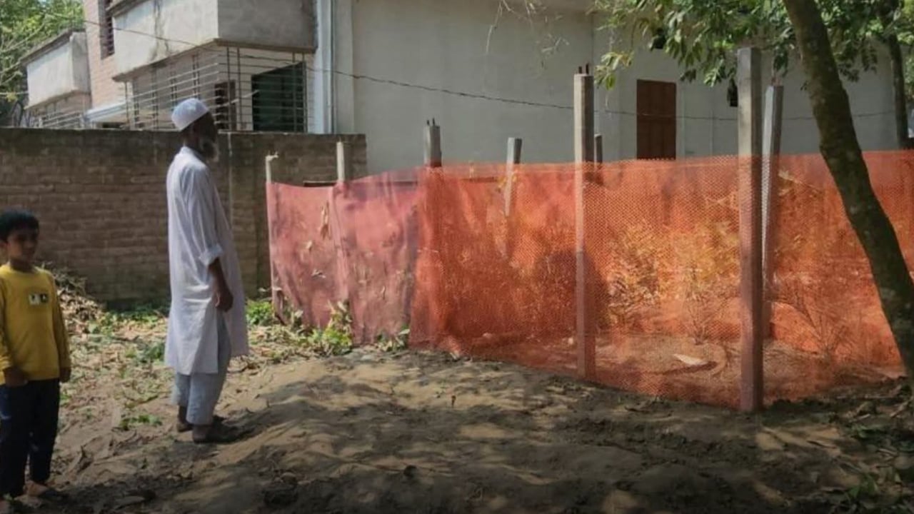 বড় চাচার কবরের পাশেই দাফন করা হয়েছে ১৮ পারার হাফেজা আয়েশাকে