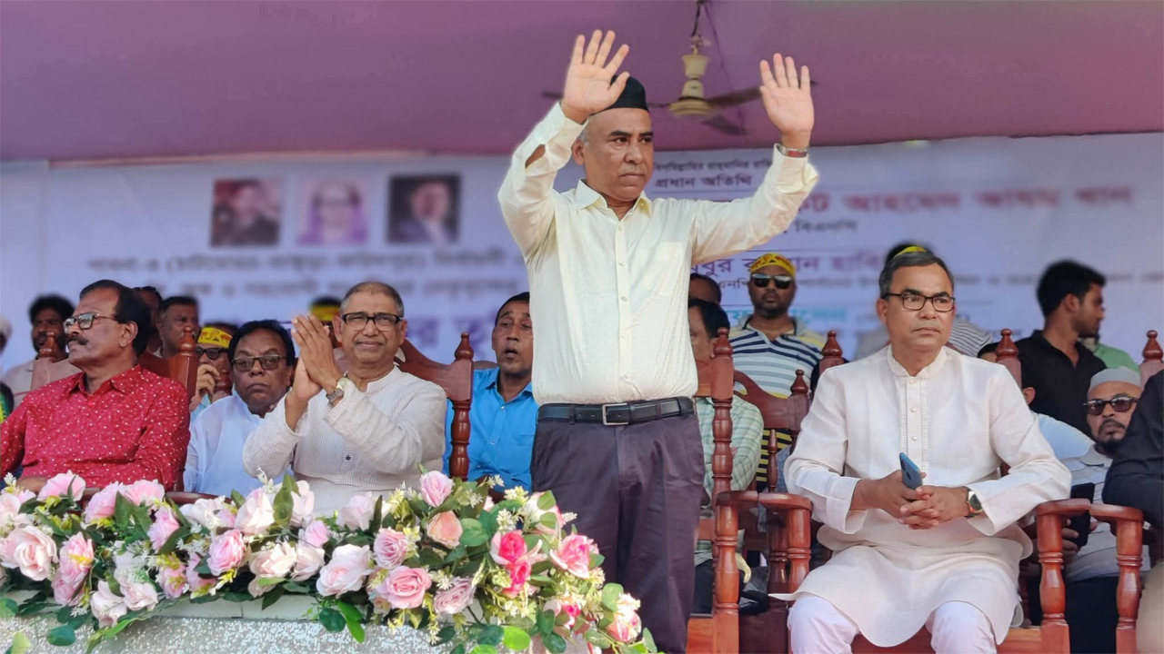 পাবনার চাটমোহরে আযম খান