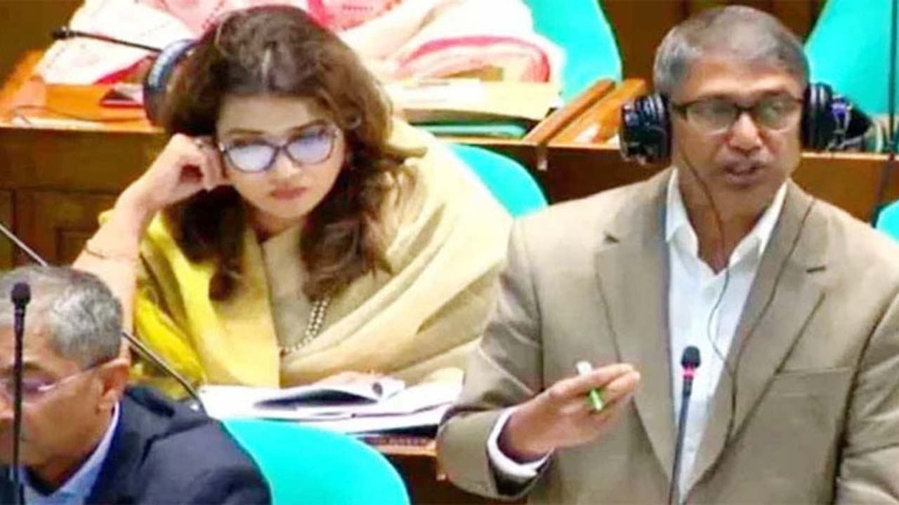 সংসদে কথা বলেন মুক্তিযুদ্ধবিষয়ক মন্ত্রী আহমদ আযম খান