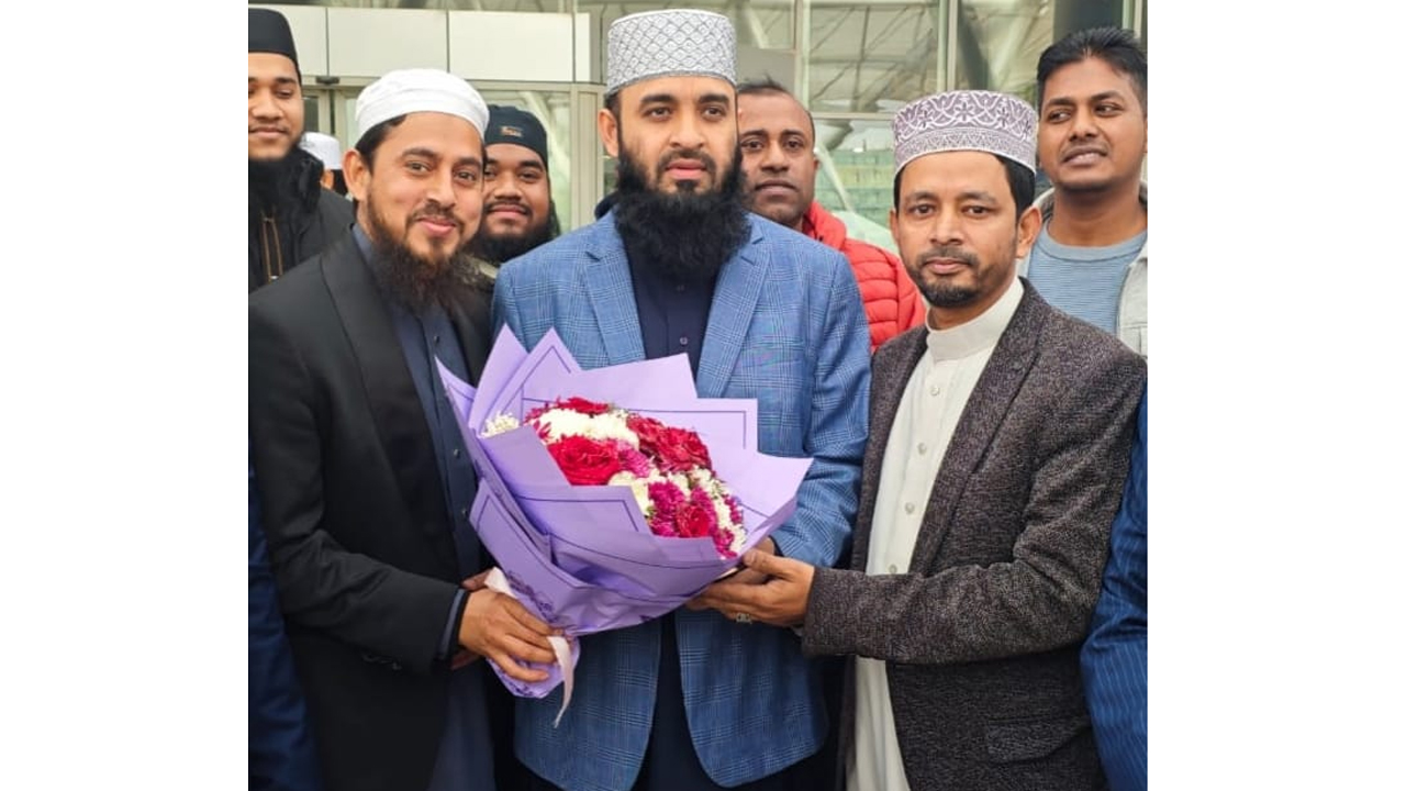 মিশরে ইসলামী বক্তা মিজানুর রহমান আজহারীকে স্বাগত জানান প্রবাসী বাংলাদেশীরা