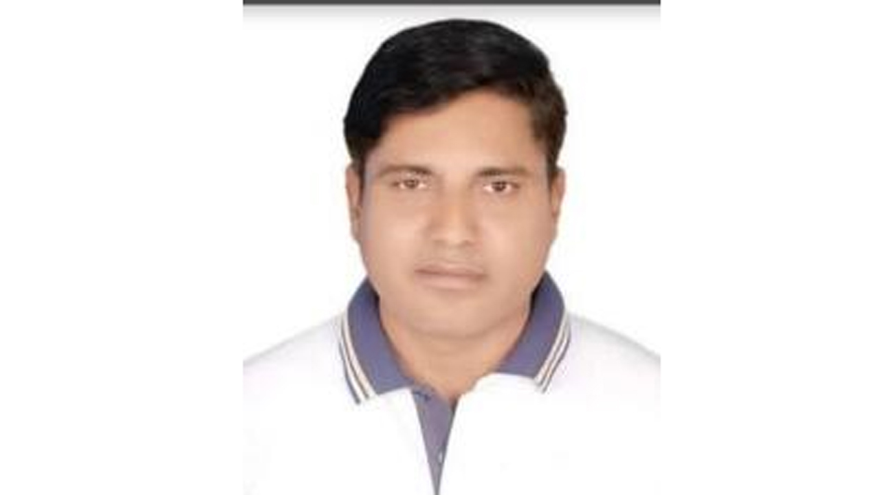 গ্রেফতার স্বেচ্ছাসেবক দলের নেতা।