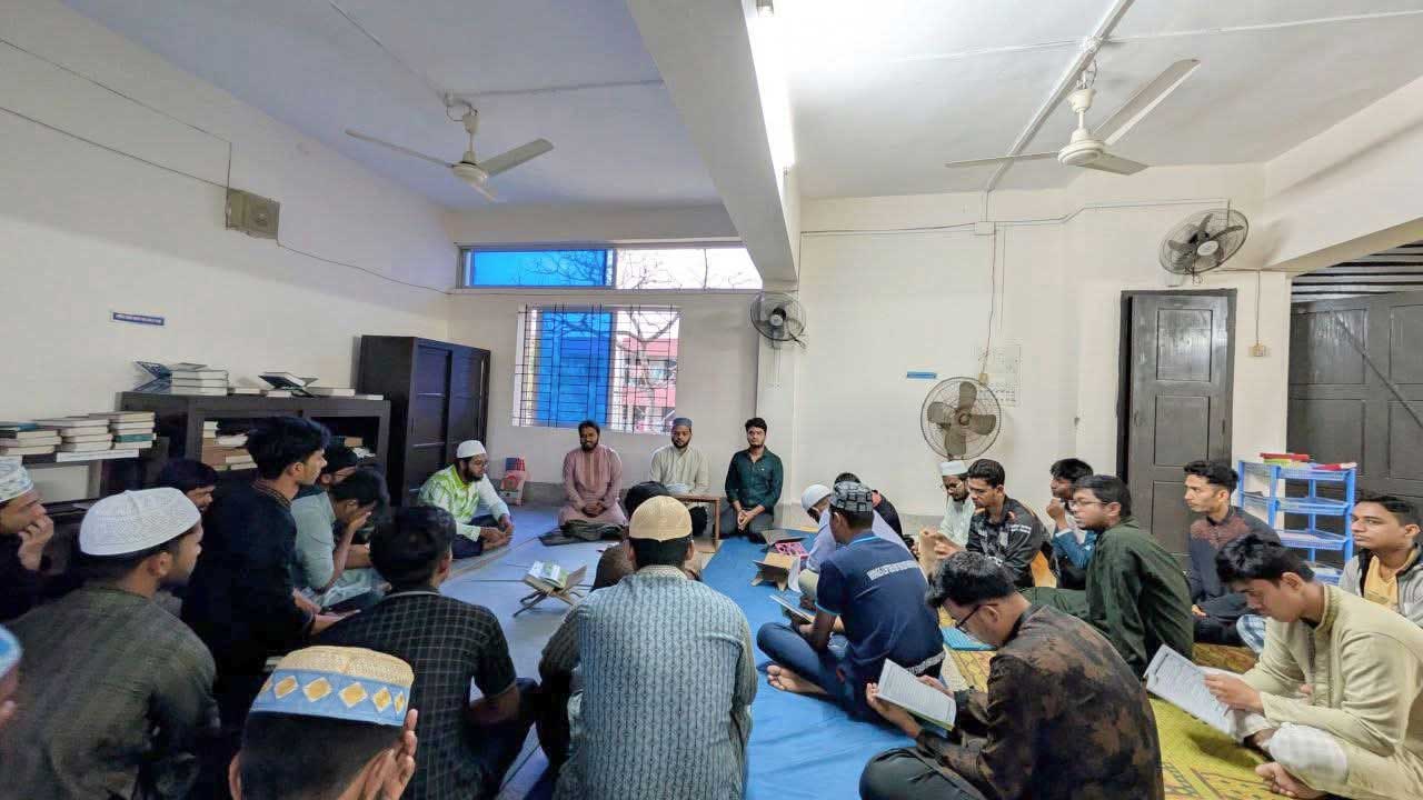 বাকৃবির বিভিন্ন আবাসিক হলের মসজিদে ইসলামী ছাত্রশিবিরের উদ্যোগে শুরু হয়েছে ১০দিনব্যাপী কুরআন প্রশিক্ষণ কোর্স