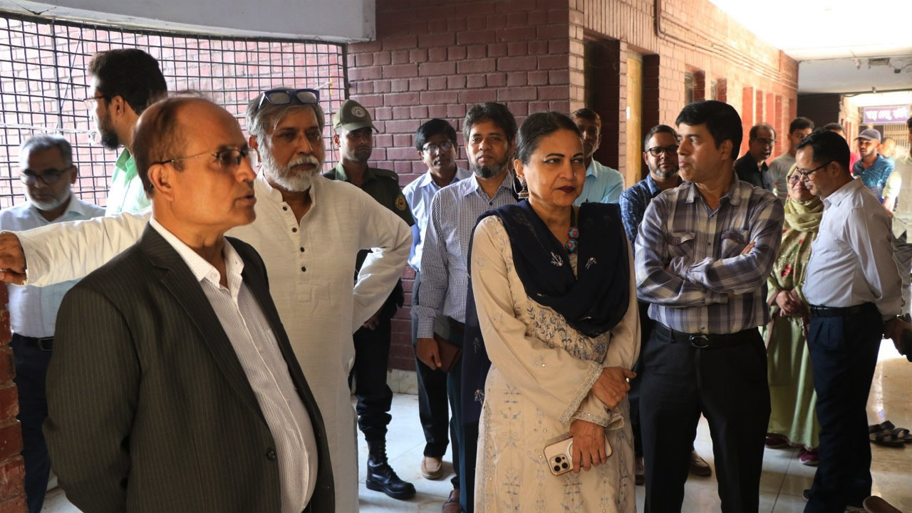 ভূমিকম্প ঝুঁকি এড়াতে বাউবির শিক্ষার্থীদের ভবন ত্যাগের নির্দেশ